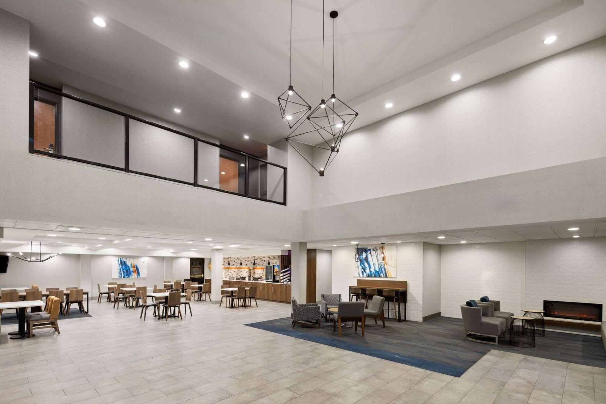 La Quinta By Wyndham Kennewick Hotel Exterior photo