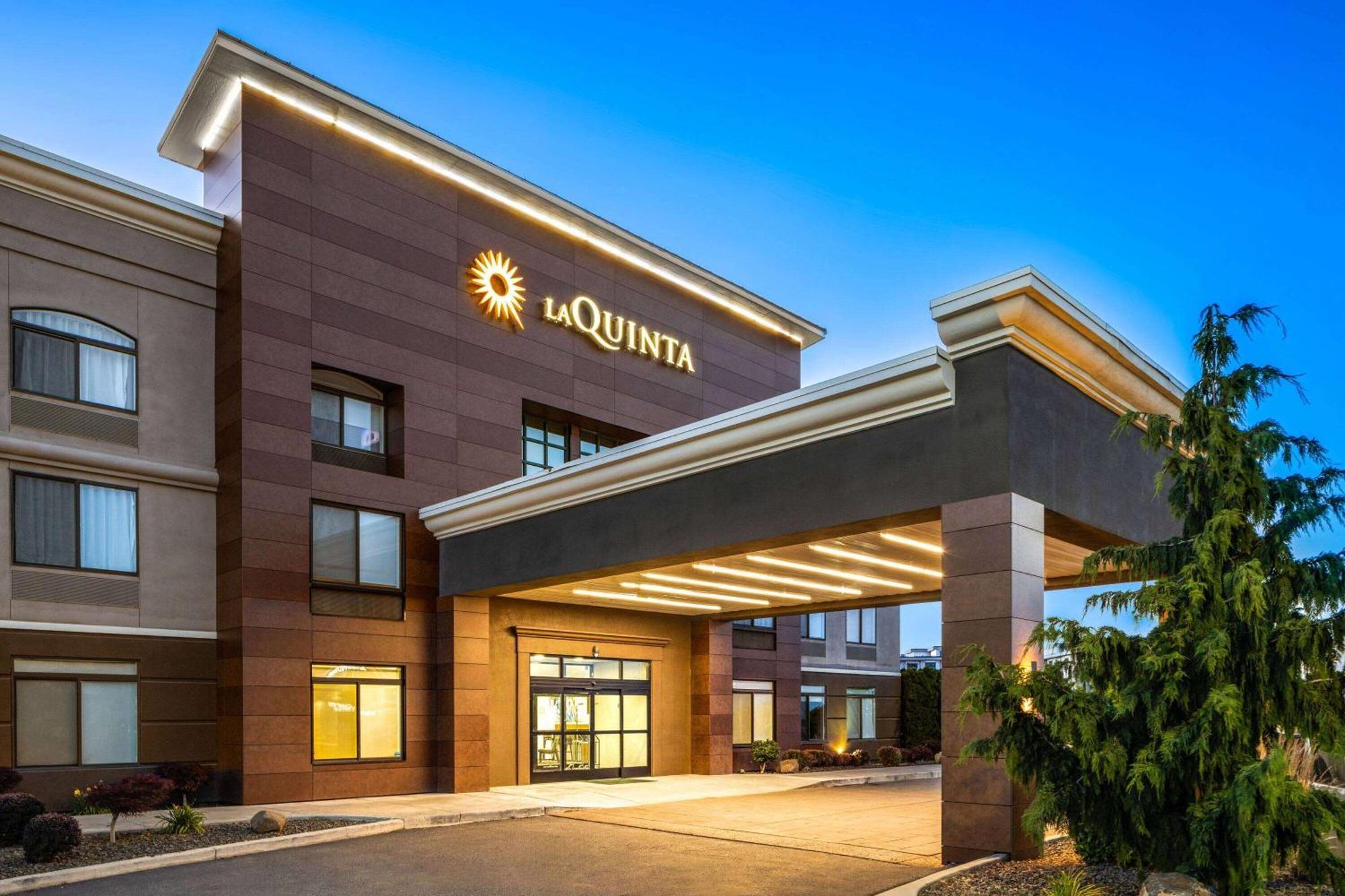 La Quinta By Wyndham Kennewick Hotel Exterior photo
